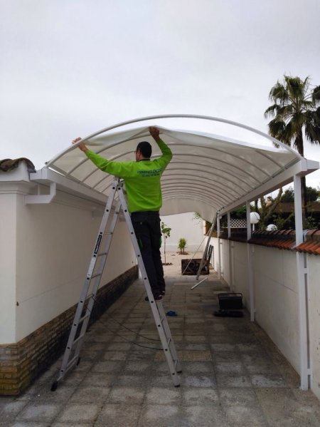 أفضل أنواع مظلات أحواش ومواقف سيارات في حي الاندلس 2026:دليل الشراء والتركيب